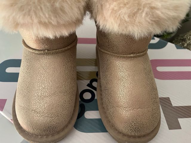 Botas Ugg con brillantes niña Talla 24.