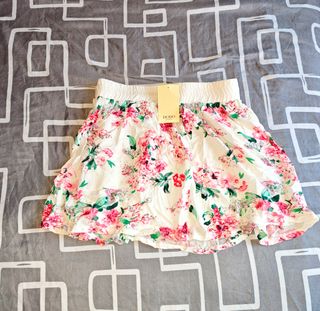 Falda floral DODO - blanca y rosa