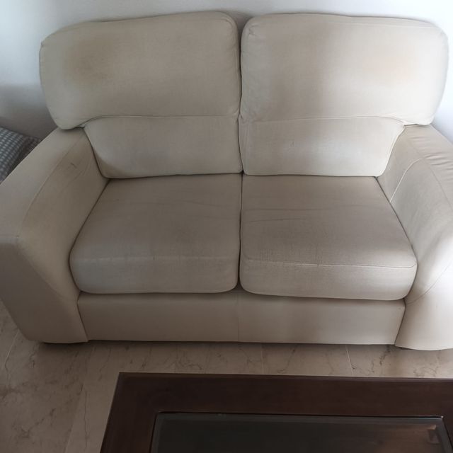 Dos Sofás piel beige 2 plazas