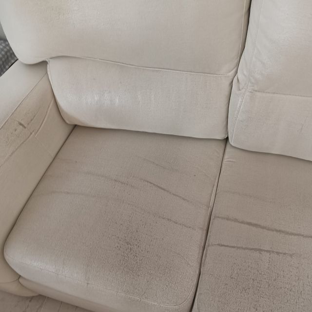 Dos Sofás piel beige 2 plazas