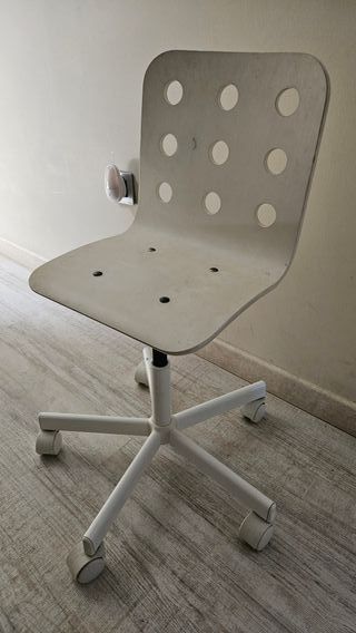 Silla escritorio infantil blanca. 
