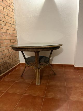 Mesa redonda mimbre y cristal