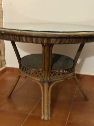 Mesa redonda mimbre y cristal