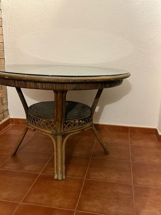 Mesa redonda mimbre y cristal