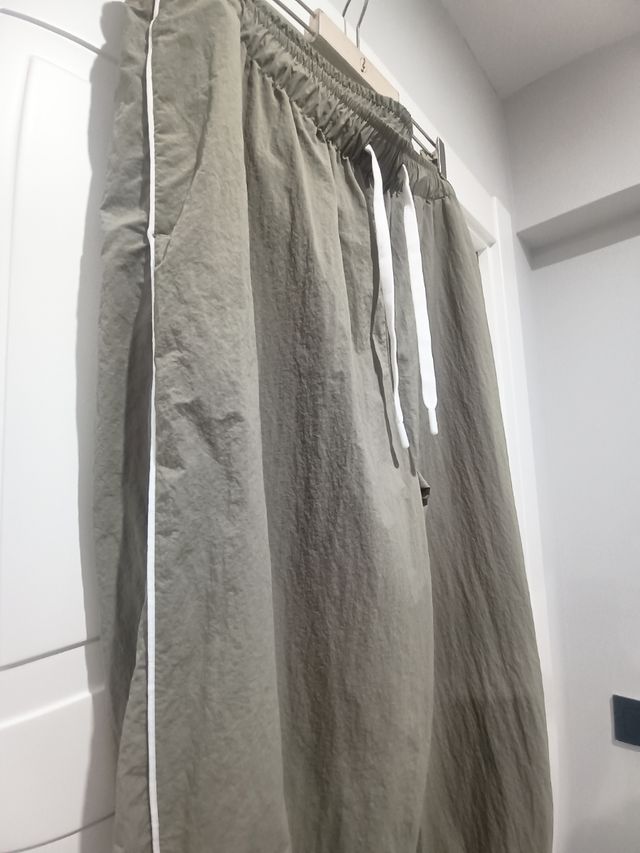 Pantalones deportivos verde oliva