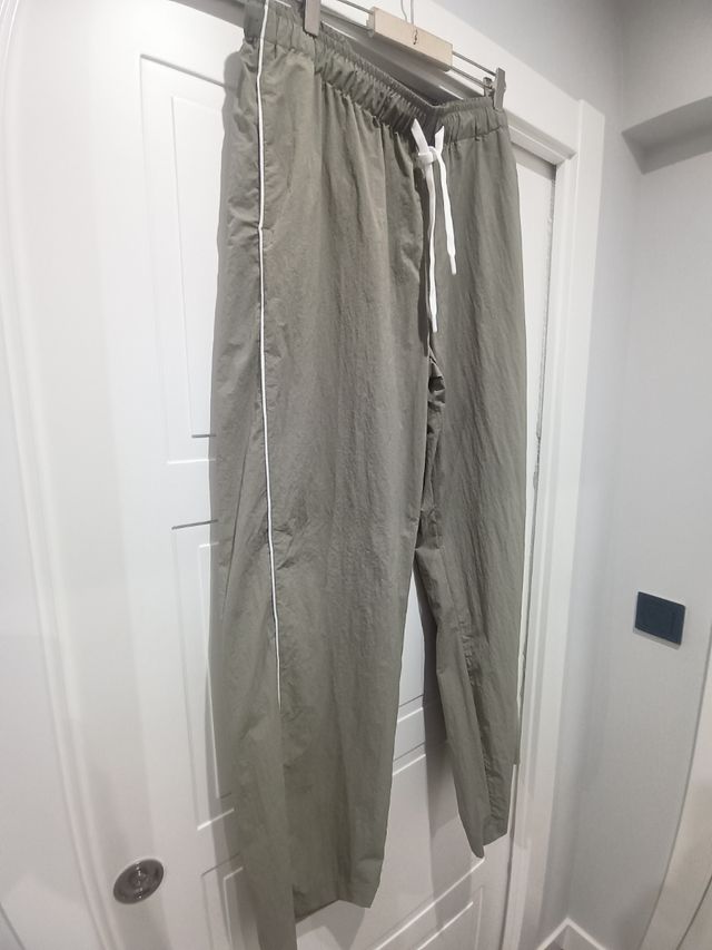 Pantalones deportivos verde oliva