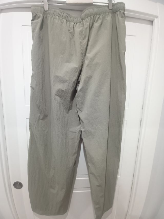 Pantalones deportivos verde oliva