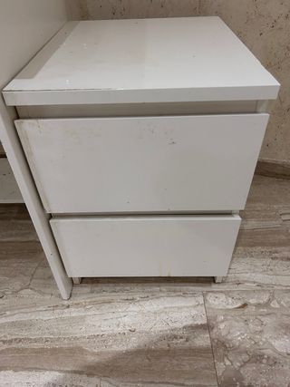 Escritorio blanco + 2 mesitas de noche