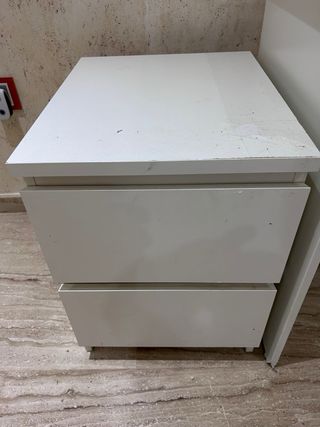 Escritorio blanco + 2 mesitas de noche