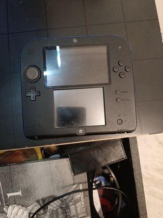 Nintendo 2DS negra y azul