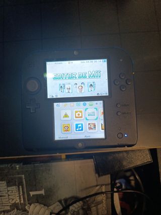 Nintendo 2DS negra y azul