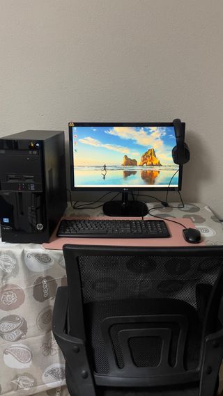 PC HP + monitor LG + silla y mesa