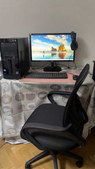 PC HP + monitor LG + silla y mesa