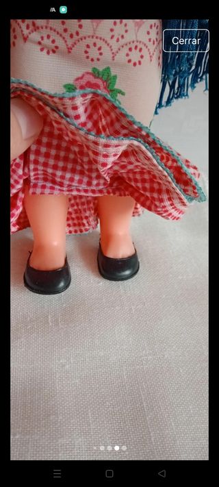 Muñeca chulapa antigua con peluche de regalo.