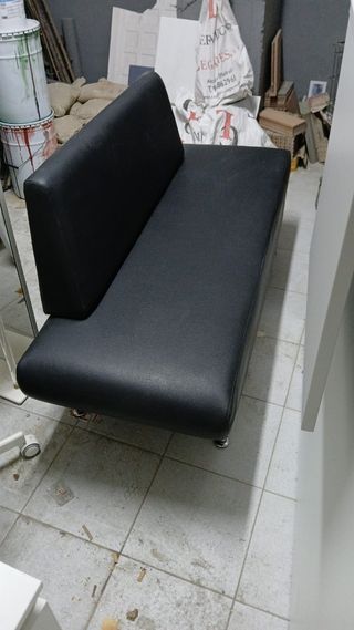 Sillón negro piel sintética