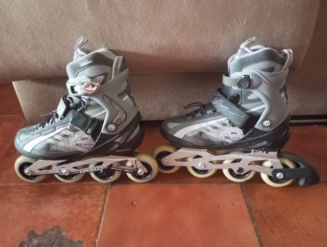 Patines en línea grises