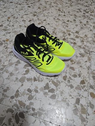 Zapatillas Fila 42 - Negras y Amarillas