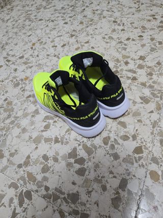 Zapatillas Fila 42 - Negras y Amarillas