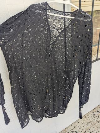Vestido negro calados