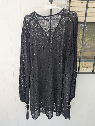 Vestido negro calados