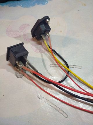 Interruptor y enchufe eléctrico