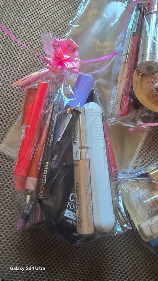 Lote maquillaje Bourjois, Revolution, Rimmel