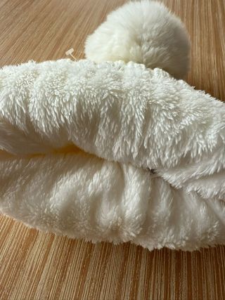Gorro Pompón Blanco **SIN ESTRENAR**