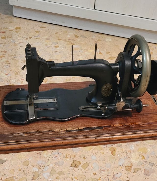 Máquina coser antigua Wertheim, más de 100 años