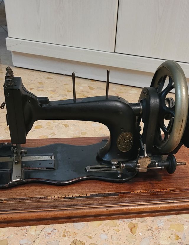 Máquina coser antigua Wertheim, más de 100 años