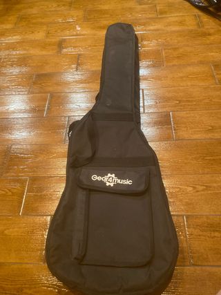 Bajo eléctrico Gear4music + cuerdas y funda 
