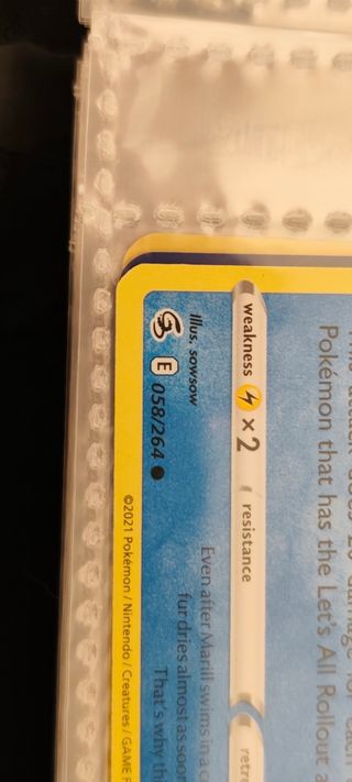 Álbum Pokémon con 340 cartas.