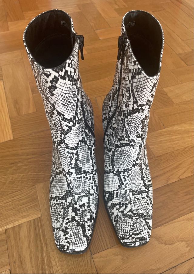 Botines serpiente blanco-negro
