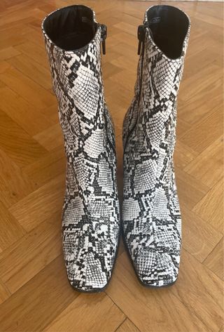 Botines serpiente blanco-negro