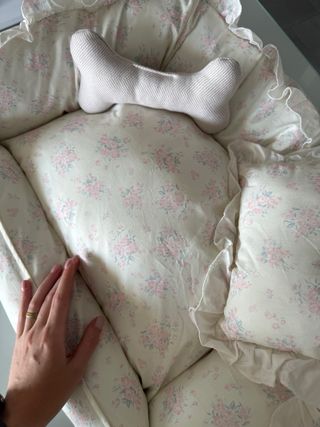 Cama perro rosa y blanca