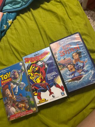 VHS infantiles: Toy Story, Lilo & Stitch, Spiderma