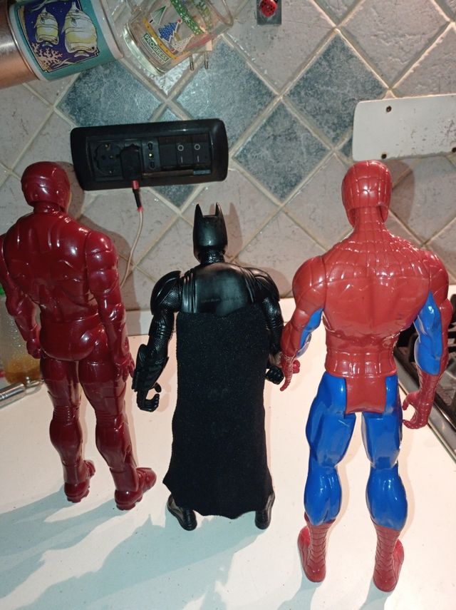 3 Action Figure: Iron Man, Batman, Spiderman