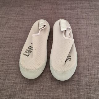 Zapatos de agua. 5€ cada par