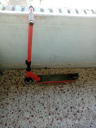 Patinete rojo infantil