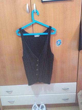 Chaleco negro de punto