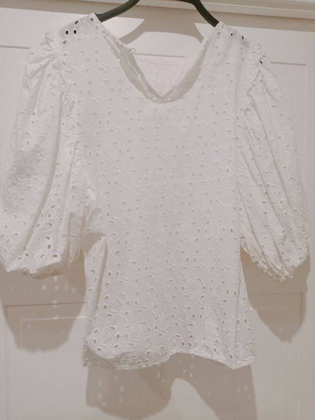 Camisas blancas bordadas