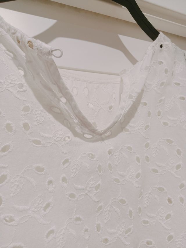 Camisas blancas bordadas