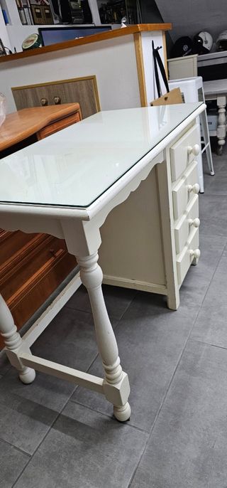 Escritorio blanco vintage con cristal