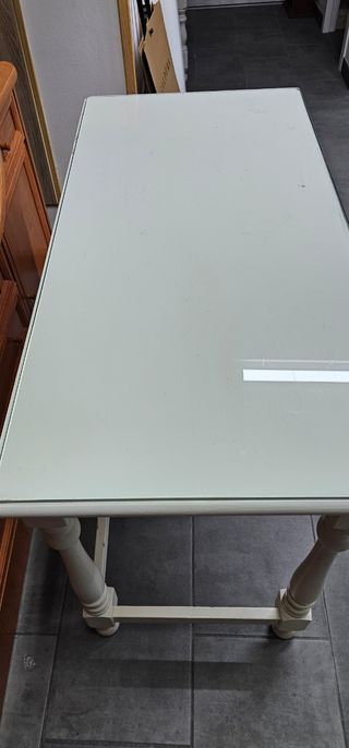 Escritorio blanco vintage con cristal