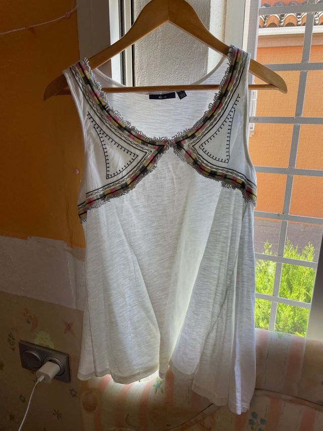 Camiseta Kiabi blanca bordada M