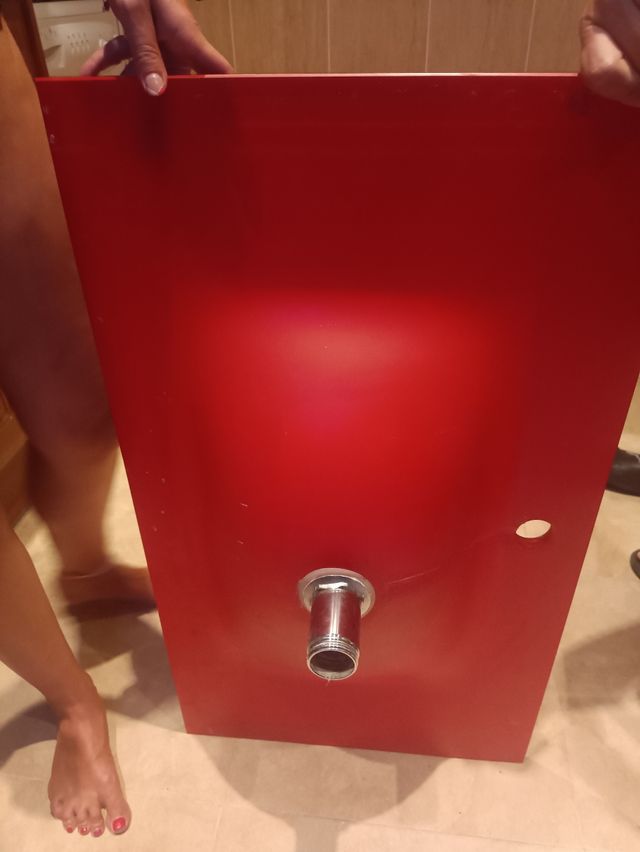 Lavabo rojo de cristal