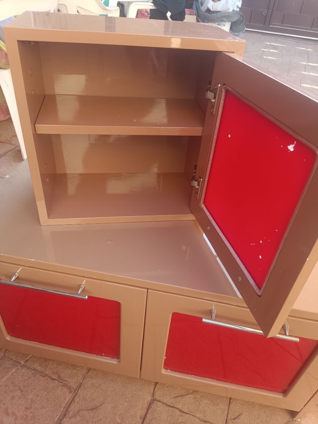 Lavabo rojo de cristal