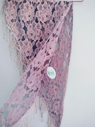 Chal encaje lila-morado con borlas crochet. Nuevo