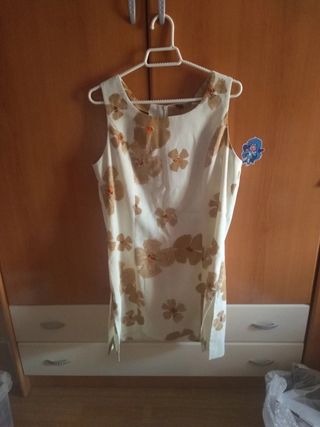 Conjunto beige c/flores - blusa y pantalón