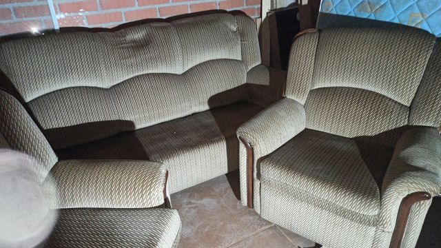 Urge vender!!!sofá y 2 sillones.