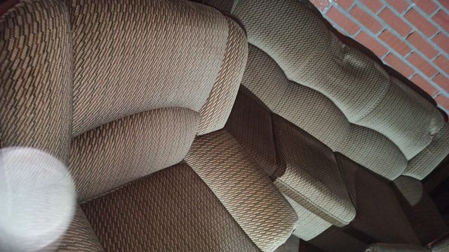 Urge vender!!!sofá y 2 sillones.